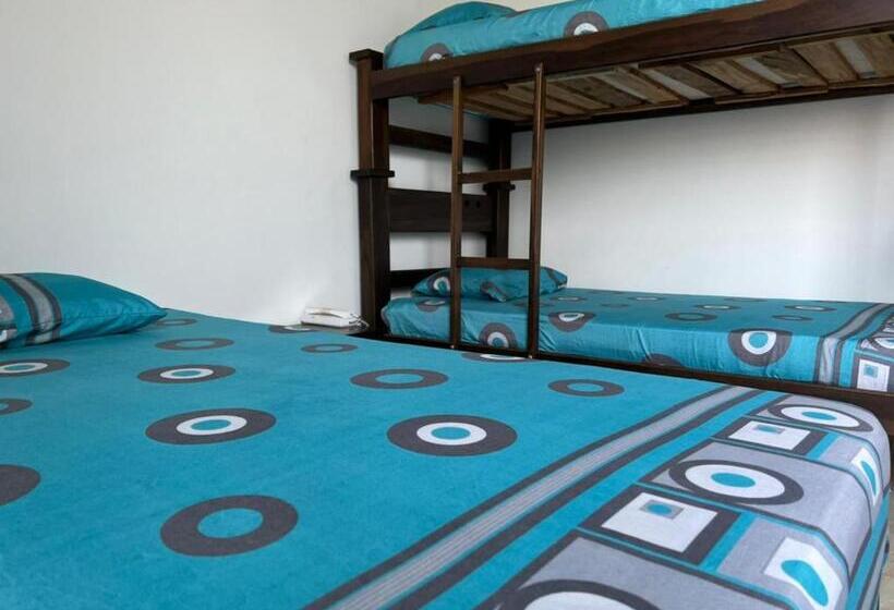 חדר סטנדרט לשלושה, Marialu