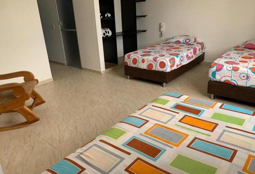 חדר סטנדרט לשלושה, Marialu