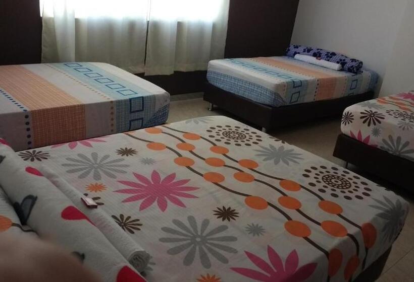 חדר סטנדרט לשלושה, Marialu