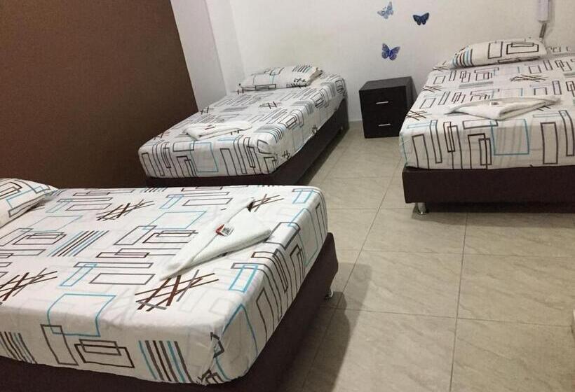 חדר סטנדרט לשלושה, Marialu