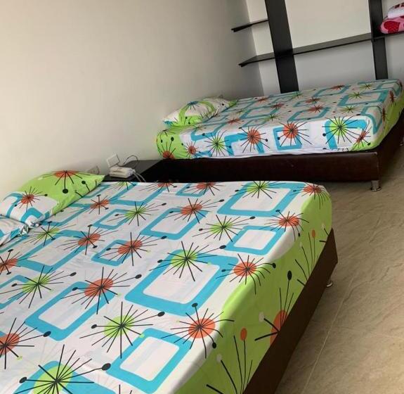 חדר משפחתי, Marialu