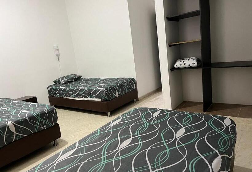 חדר סטנדרט לשלושה, Marialu