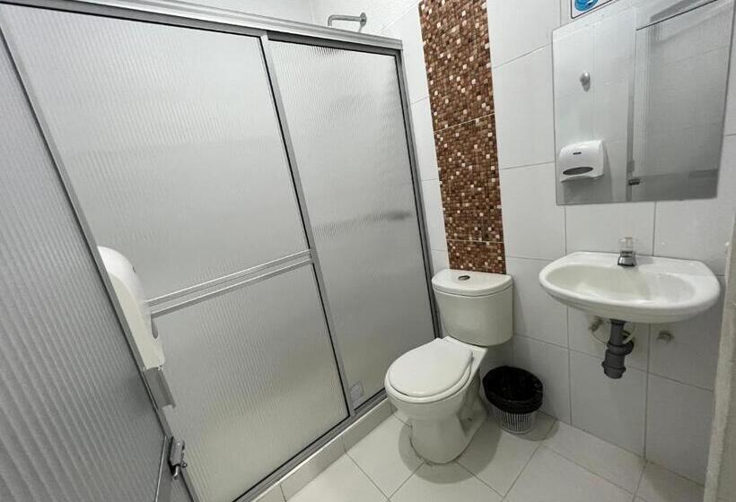 חדר משפחתי, Marialu