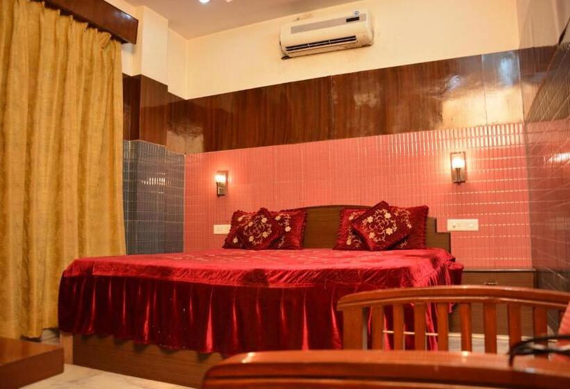 חדר דלוקס, Sartaj