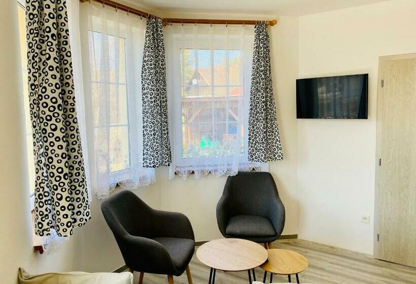 סטודיו משפחתי, Apartmány Na Horce