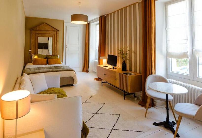 패밀리 룸, Aux Couleurs De Neuvy