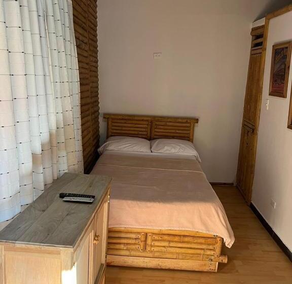 غرفة قياسية ثلاثية, Campestre Campos Verdes