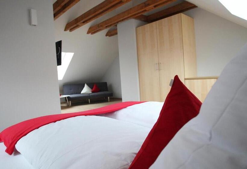 수피리어 룸, Main Landhaus