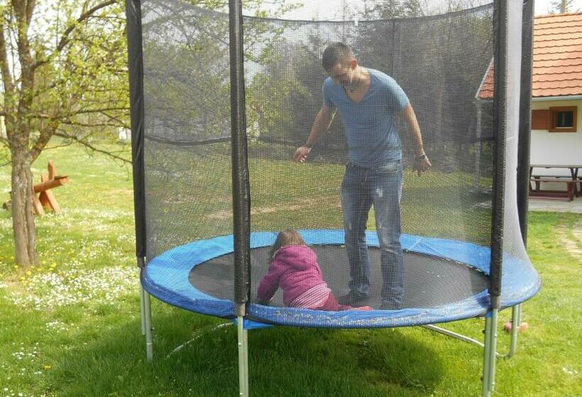 דירת שלושה חדרים, Vendégmarasztaló Porta