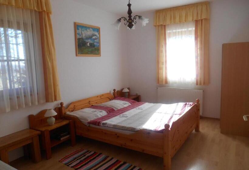 דירת שלושה חדרים, Vendégmarasztaló Porta