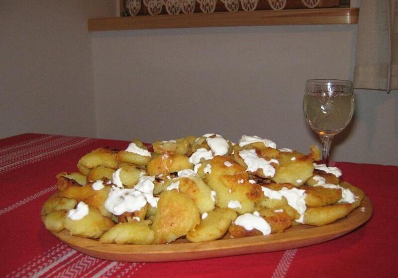 דירת שלושה חדרים, Vendégmarasztaló Porta