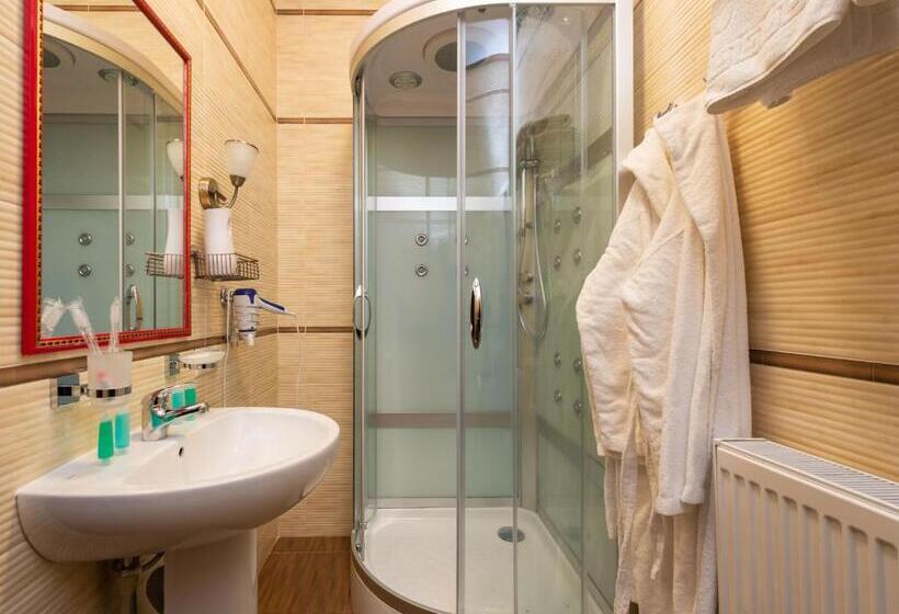 جناح, Brech Resort&spa