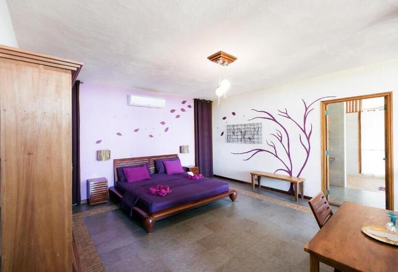 带大床的豪华间, Punta Duarte Garden Inn