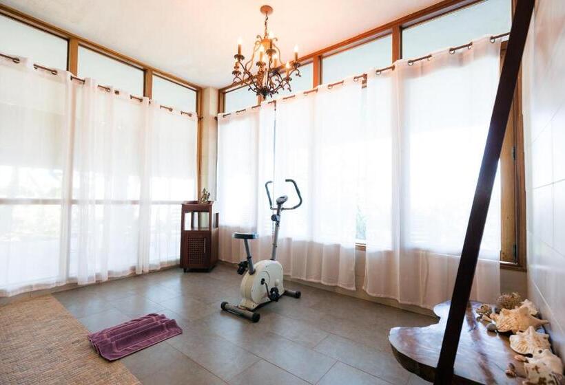 带大床的豪华间, Punta Duarte Garden Inn