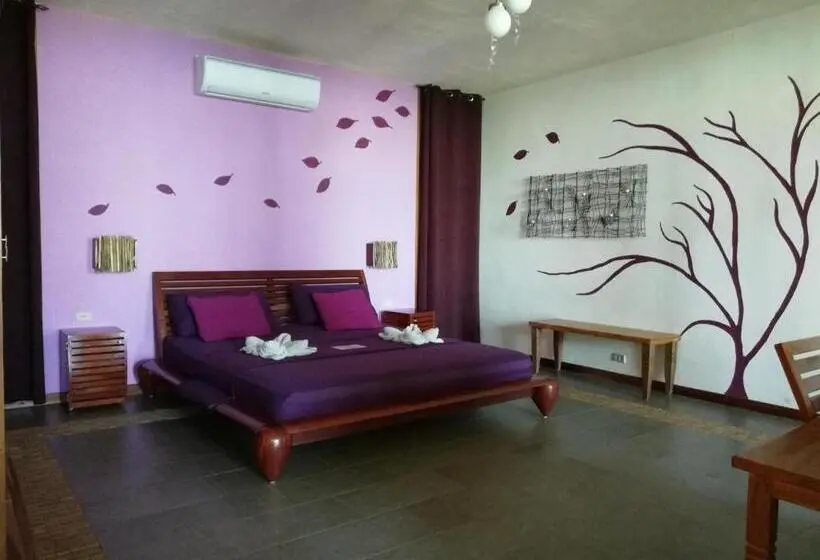 キングサイズベッドのデラックスルーム, Punta Duarte Garden Inn