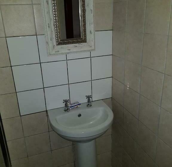Семейный Номер Вид на Сад, Schweizer Guesthouse