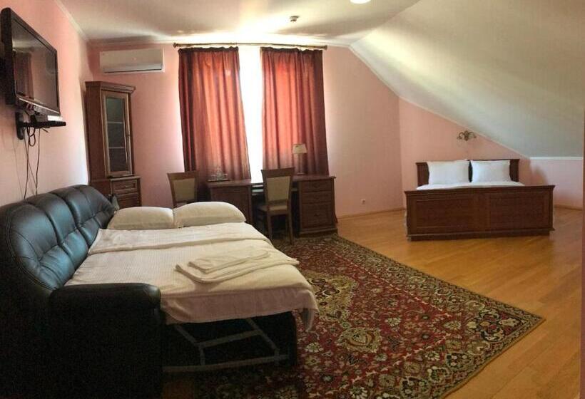 سوئیت جونیور خانوادگی, Complex Vivcharyk