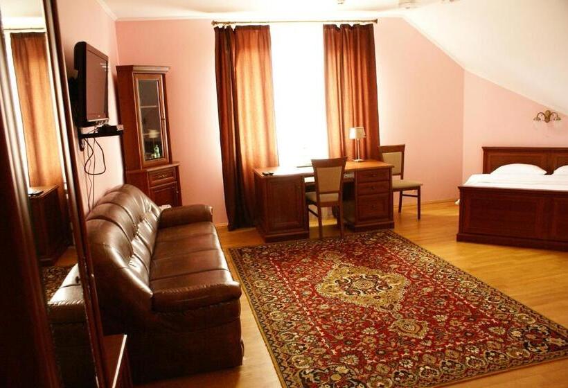 سوئیت جونیور خانوادگی, Complex Vivcharyk