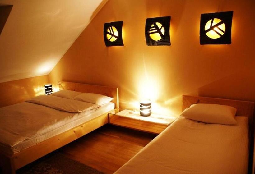 اتاق استاندارد سه نفره, Complex Vivcharyk