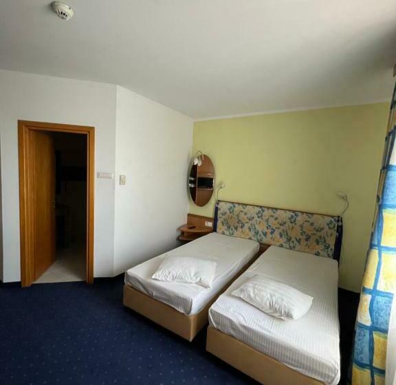 スタンダードルーム, Doi Taurasi