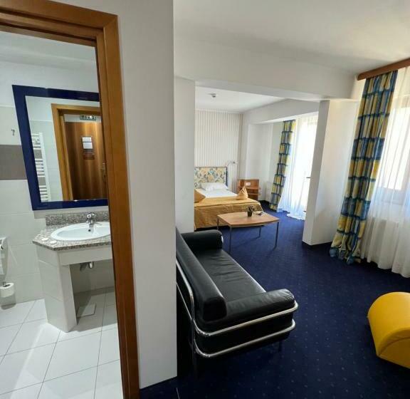 スタンダードルーム, Doi Taurasi