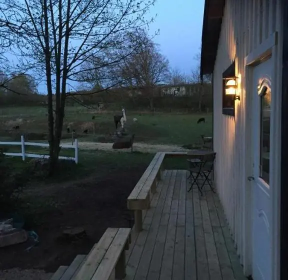バルコニー付きスタンダードステューディオ, Farm Stay Happy Dogs Ranch