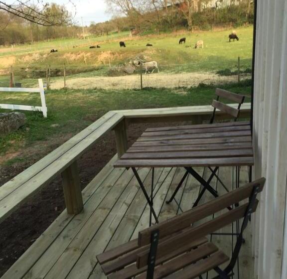 Студио Стандарт с Балконом, Farm Stay Happy Dogs Ranch