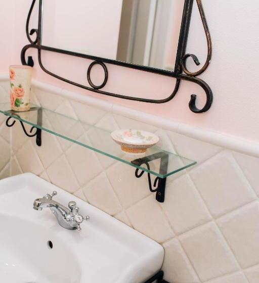 اتاق لوکس سه تخته, Lambert