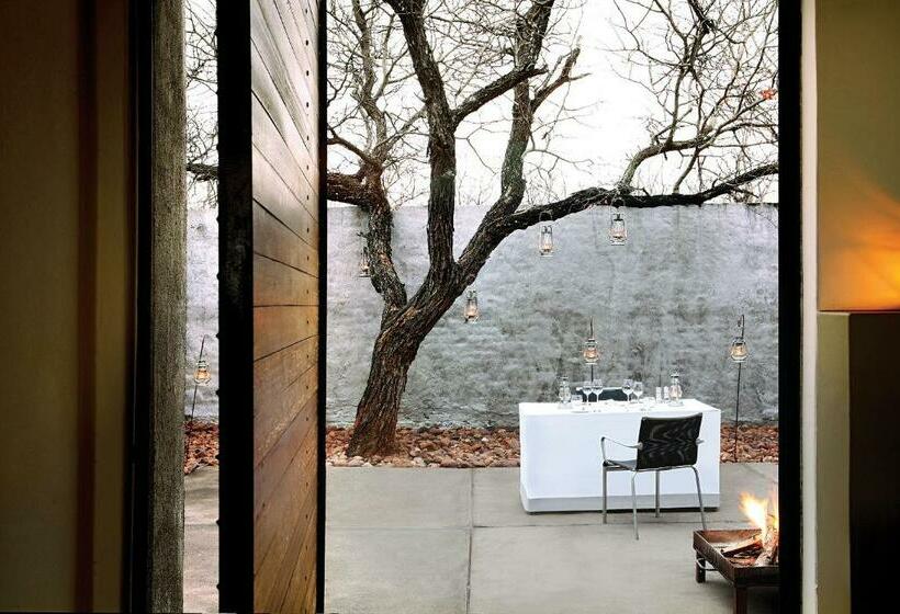 Deluxe room with river view, The Outpost & Pel S Post