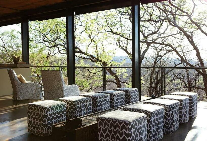 Deluxe room with river view, The Outpost & Pel S Post