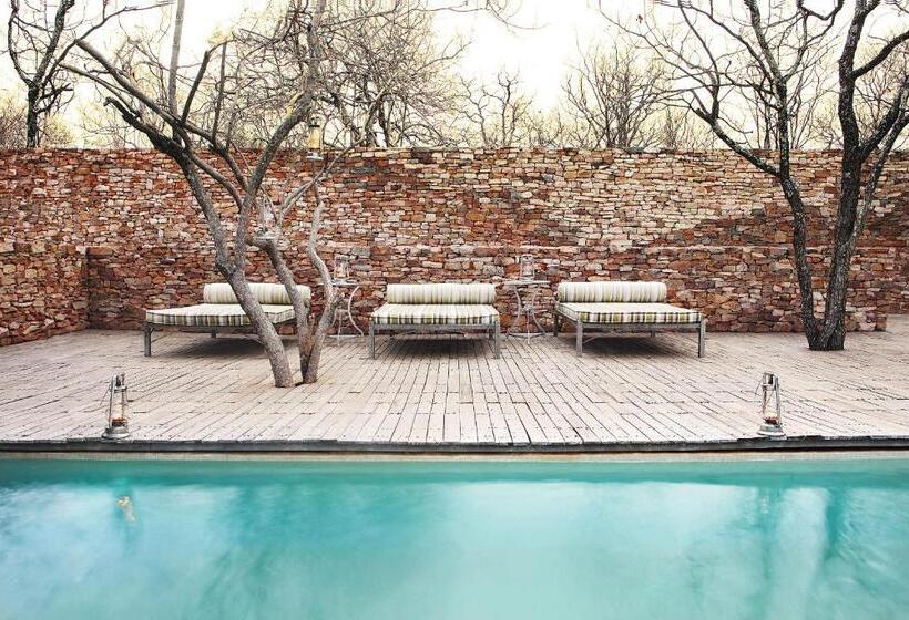 Deluxe room with river view, The Outpost & Pel S Post