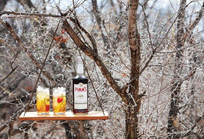 חדר דלוקס נוף לגינה, The Outpost & Pel S Post