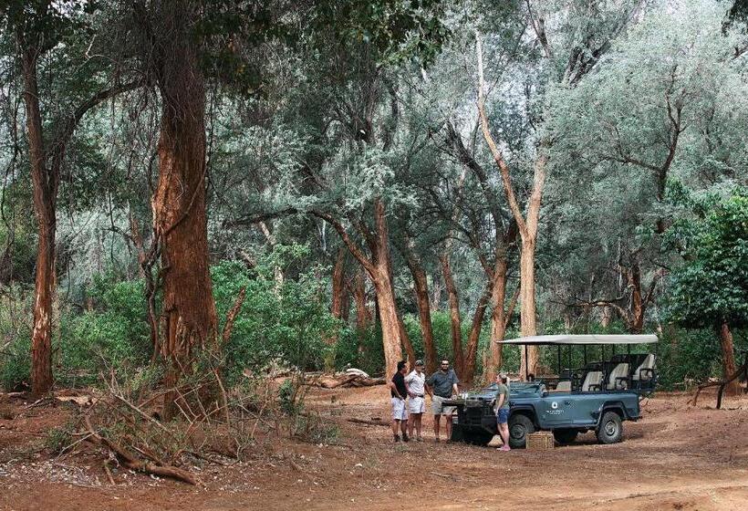 חדר דלוקס נוף לגינה, The Outpost & Pel S Post