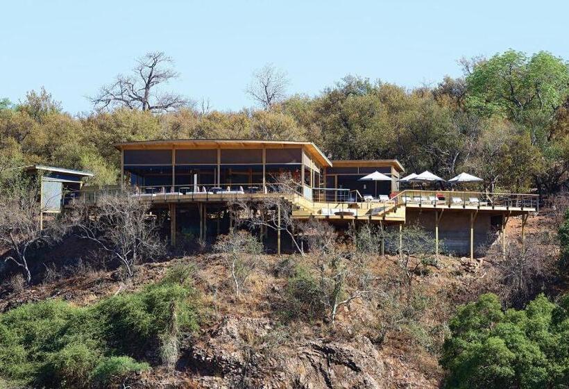 חדר סטנדרט, The Outpost & Pel S Post