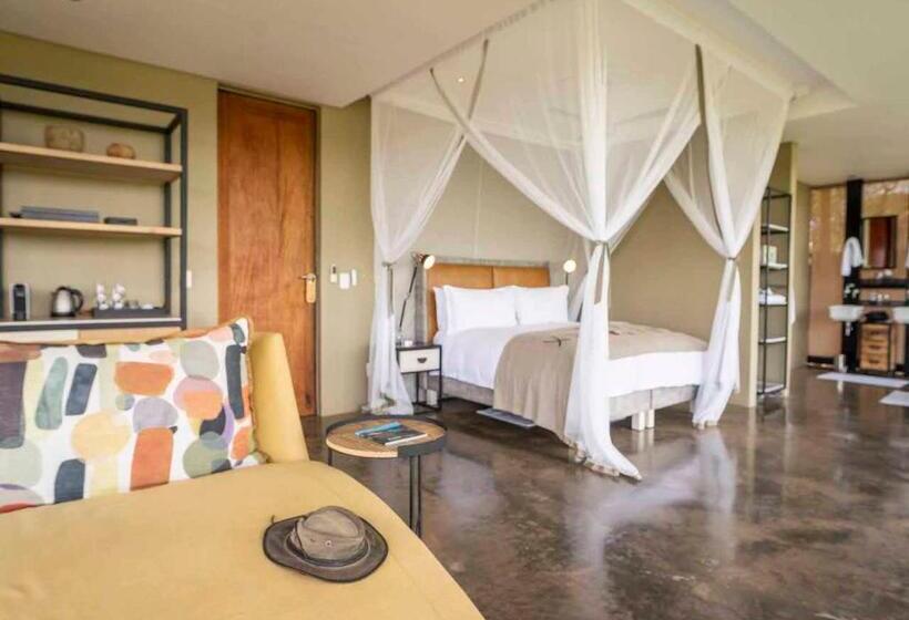 Deluxe room with river view, The Outpost & Pel S Post