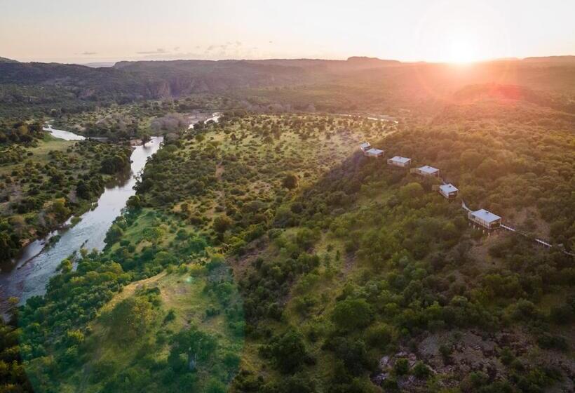 Deluxe room with river view, The Outpost & Pel S Post