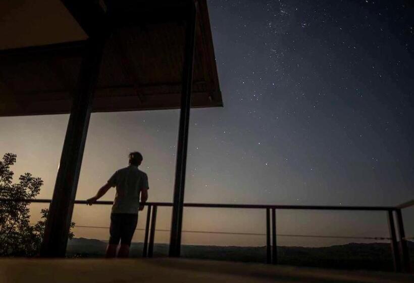 חדר דלוקס נוף לגינה, The Outpost & Pel S Post