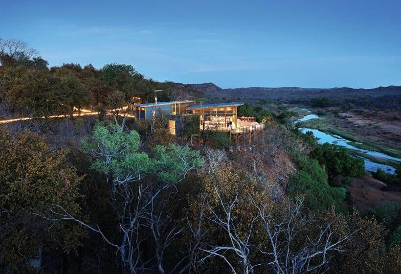 חדר סטנדרט, The Outpost & Pel S Post