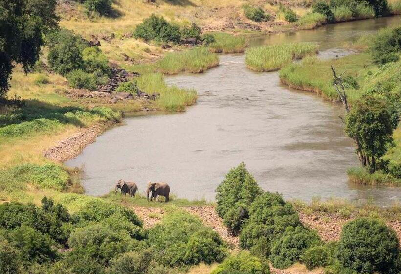 חדר סטנדרט, The Outpost & Pel S Post