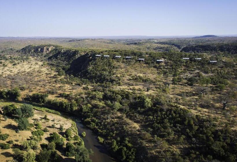 סוויטה עם מרפסת, The Outpost & Pel S Post