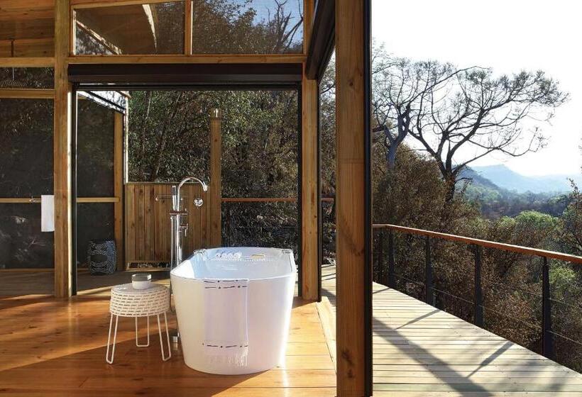 חדר סטנדרט, The Outpost & Pel S Post