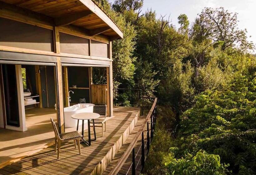 חדר סטנדרט, The Outpost & Pel S Post