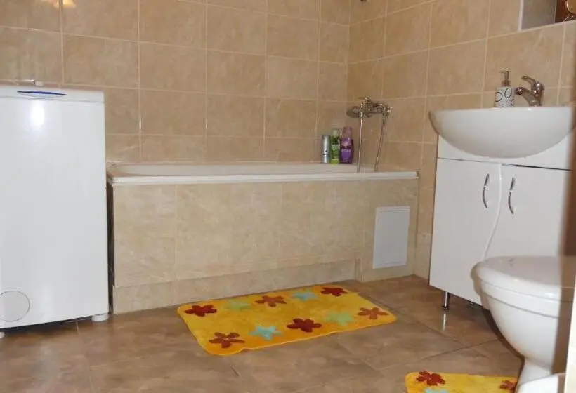 استودیوی استاندارد, Cottage Spadok