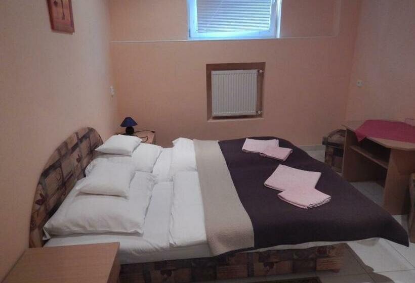 غرفة ديلوكس, Penzión A Reštaurácia Pod Hradom, Turńa Nad Bodvou