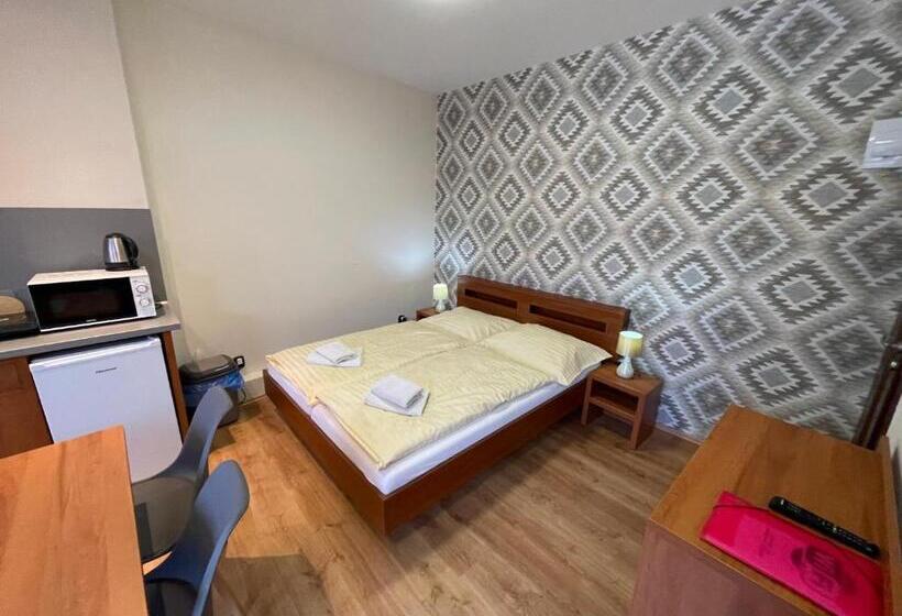 스탠다드 스튜디오, Penzión Tulip