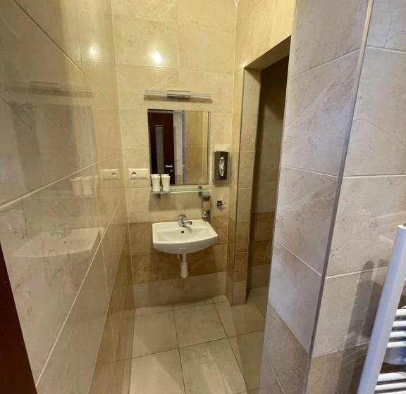 패밀리 스튜디오, Penzión Tulip