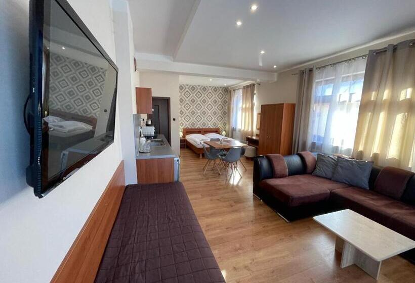 패밀리 스튜디오, Penzión Tulip