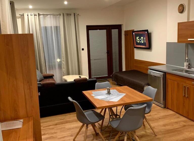 패밀리 스튜디오, Penzión Tulip