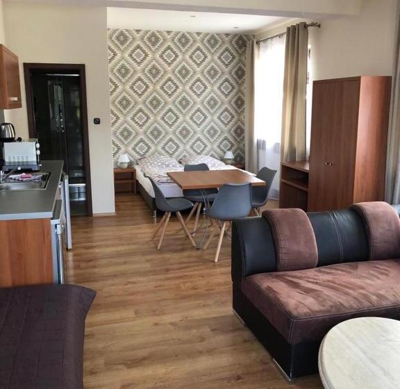 패밀리 스튜디오, Penzión Tulip