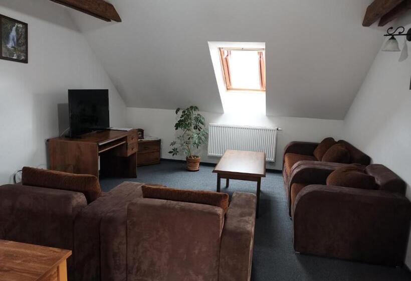 Люкс с Террасой, Penzion Pod Zámkem